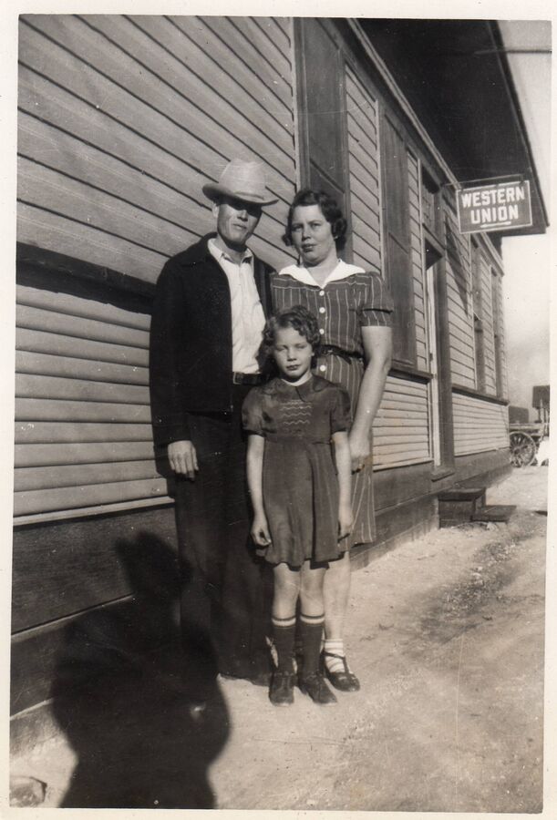 Altom Family at Train Depot